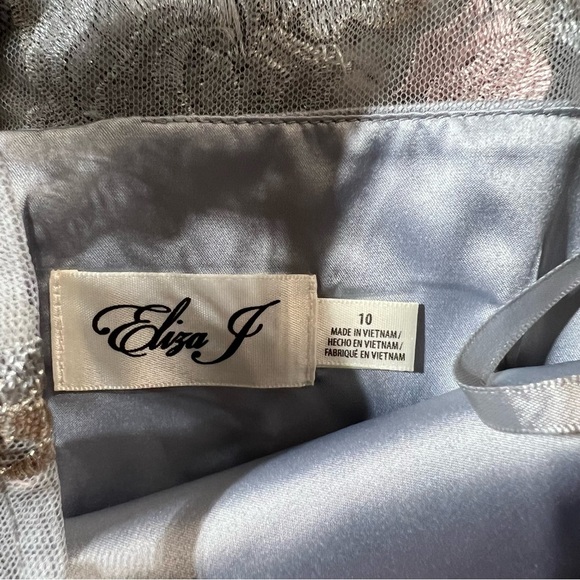 Eliza J Floral Embroidered Appliqué Sheath Dress Flutter Sleeve Formal 10 EUC - Picture 6 of 8